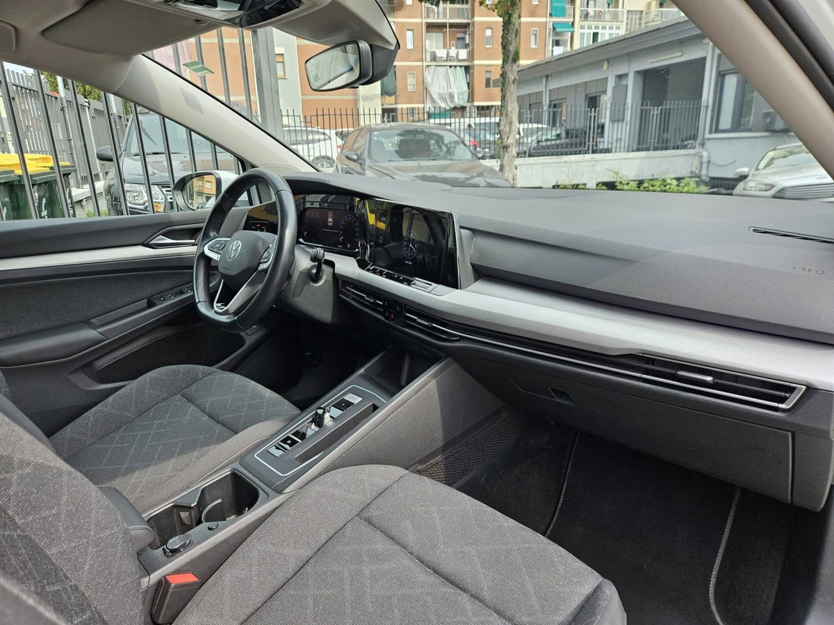 Volkswagen Golf 1.5 eTSI 130 CV EVO ACT DSG Life (9)