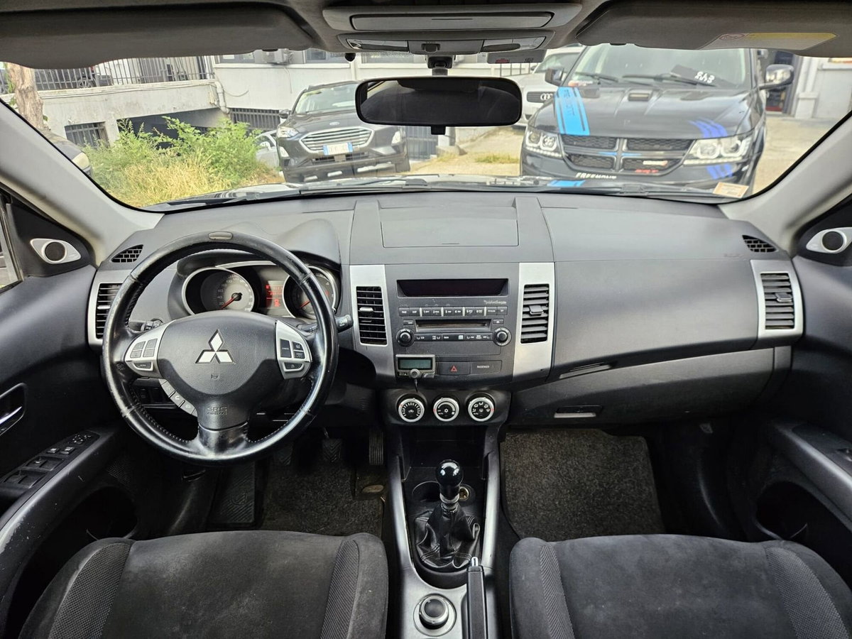Mitsubishi Outlander 2.0 DI-D Intense DPF (7)