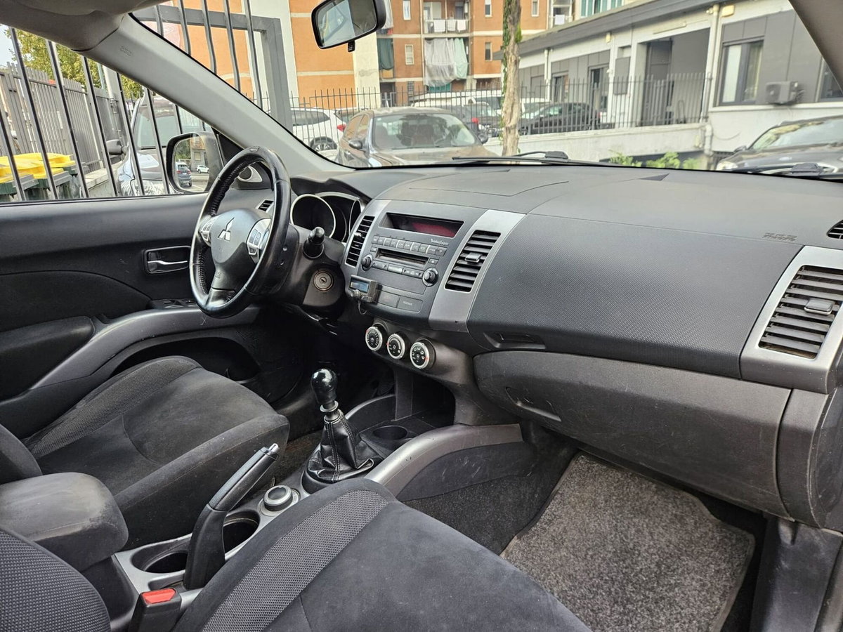 Mitsubishi Outlander 2.0 DI-D Intense DPF (8)