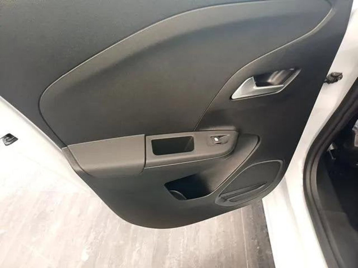 Opel Corsa 1.2 100 CV GS Line (7)
