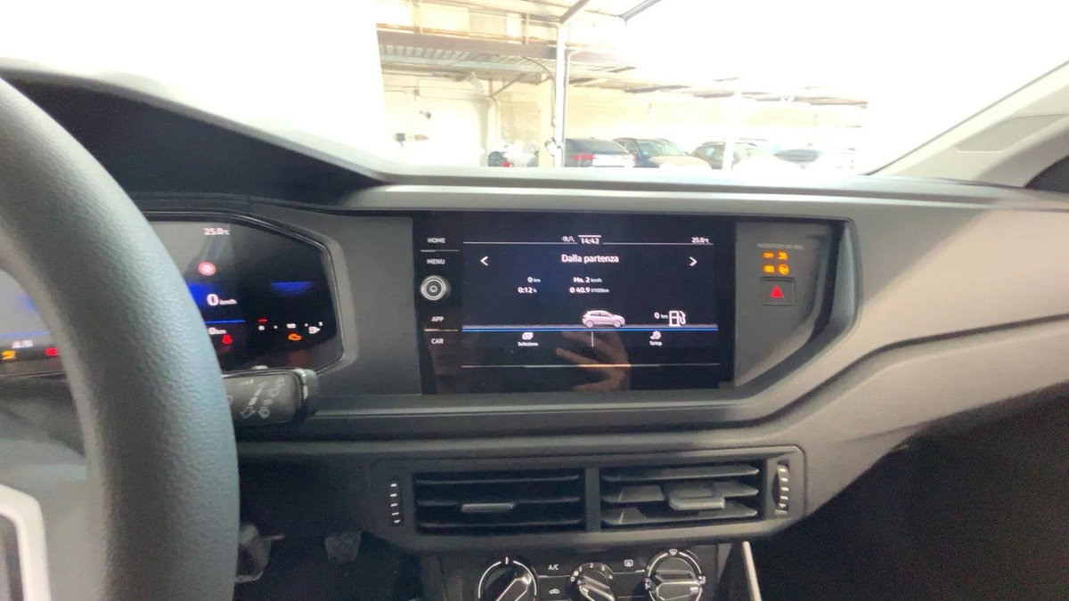 Volkswagen Polo 1.0 Young 80cv (10)