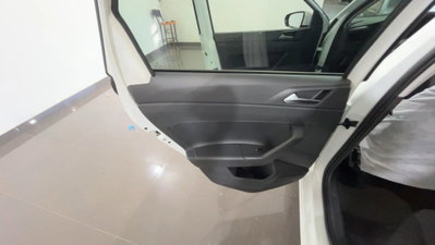 Volkswagen Polo 1.0 Young 80cv (14)