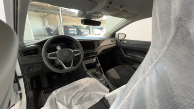 Volkswagen Polo 1.0 Young 80cv (17)