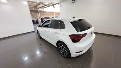 Volkswagen Polo 1.0 Young 80cv (2)
