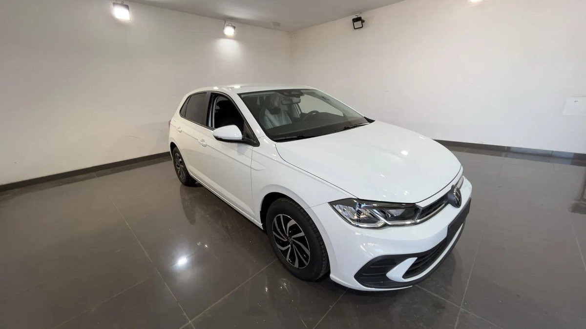 Volkswagen Polo 1.0 Young 80cv (6)