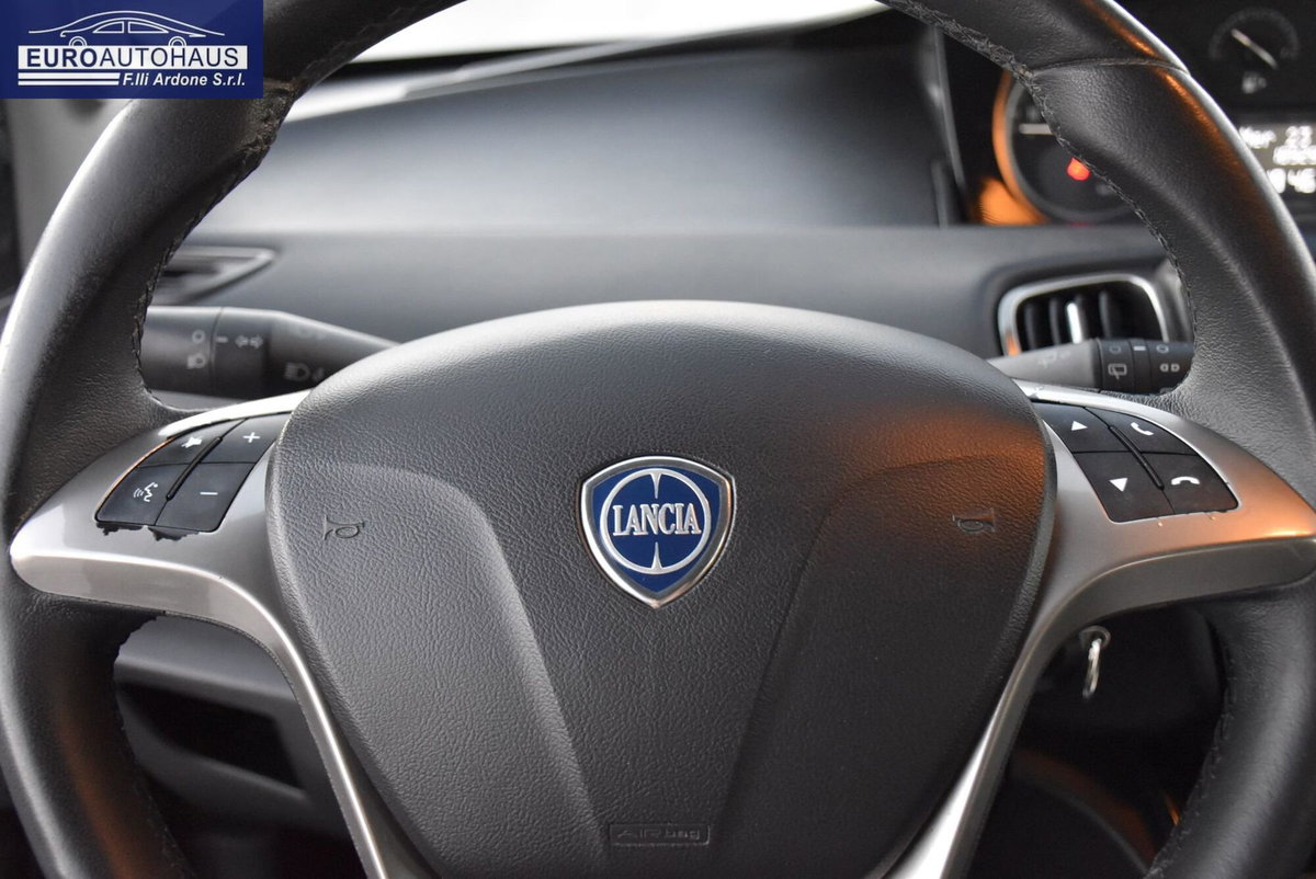 Lancia Ypsilon 1.2 69 CV 5 porte GPL Ecochic Gold (11)