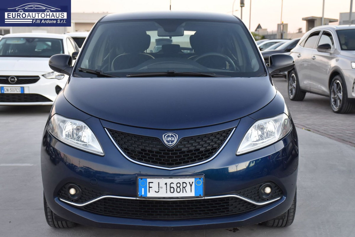 Lancia Ypsilon 1.2 69 CV 5 porte GPL Ecochic Gold (2)