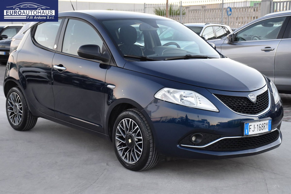 Lancia Ypsilon 1.2 69 CV 5 porte GPL Ecochic Gold (3)