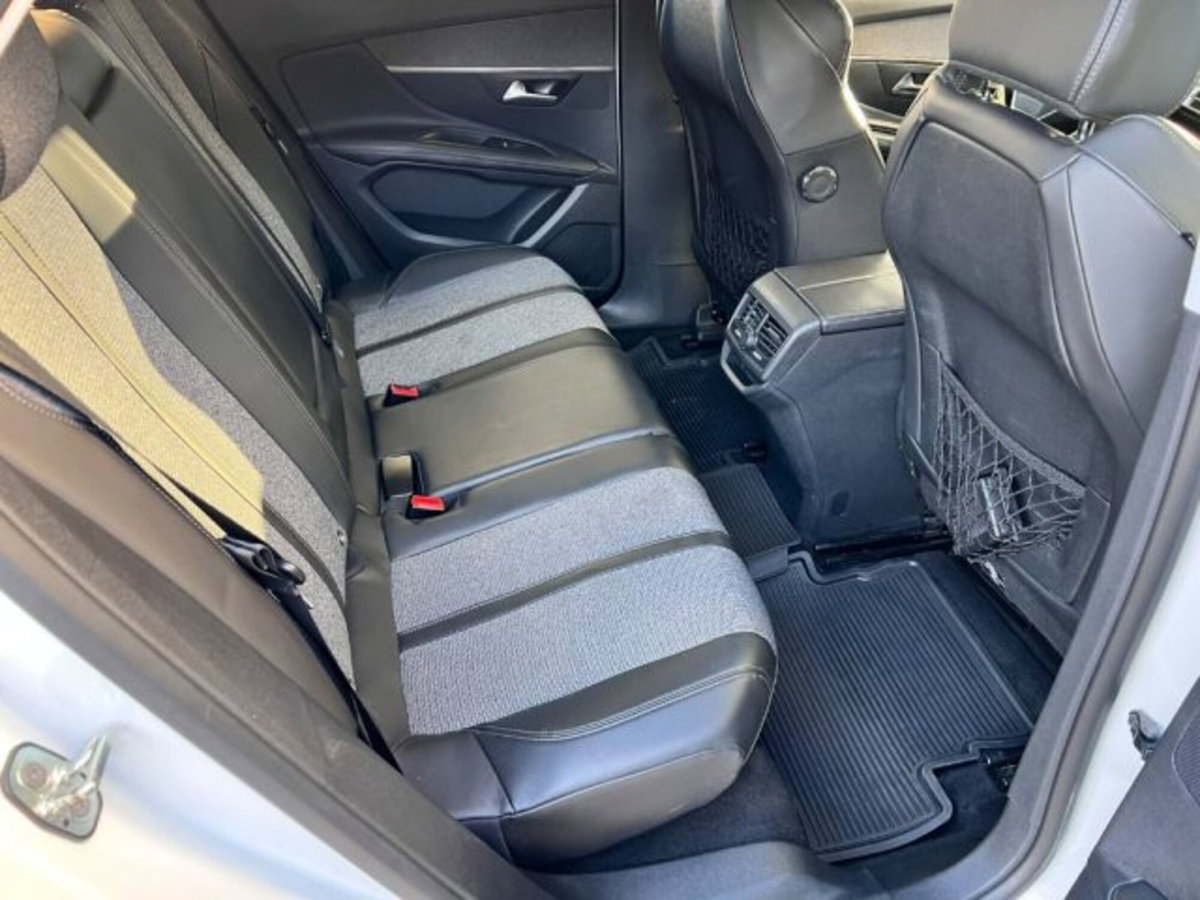 Peugeot 3008 BlueHDi 120 EAT6 S&S Allure (11)