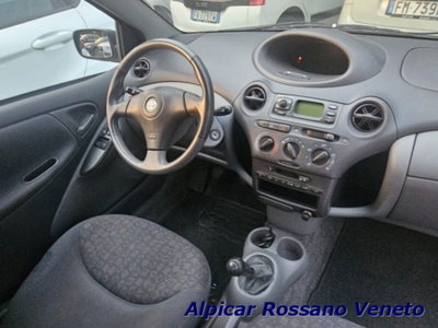 Toyota Yaris 16V cat 3 porte Sol (16)