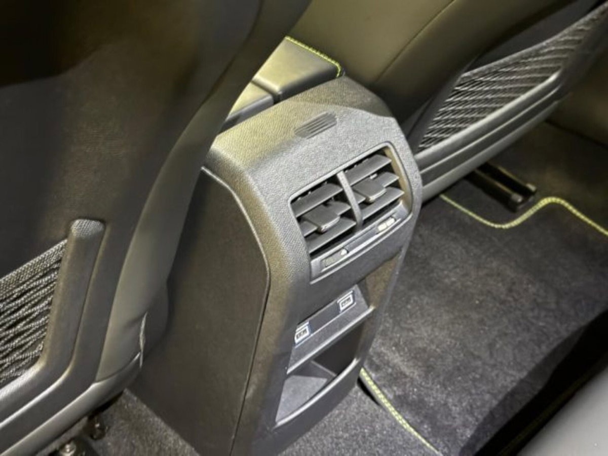 Peugeot 308 SW Hybrid 225 e-EAT8 GT Pack (19)
