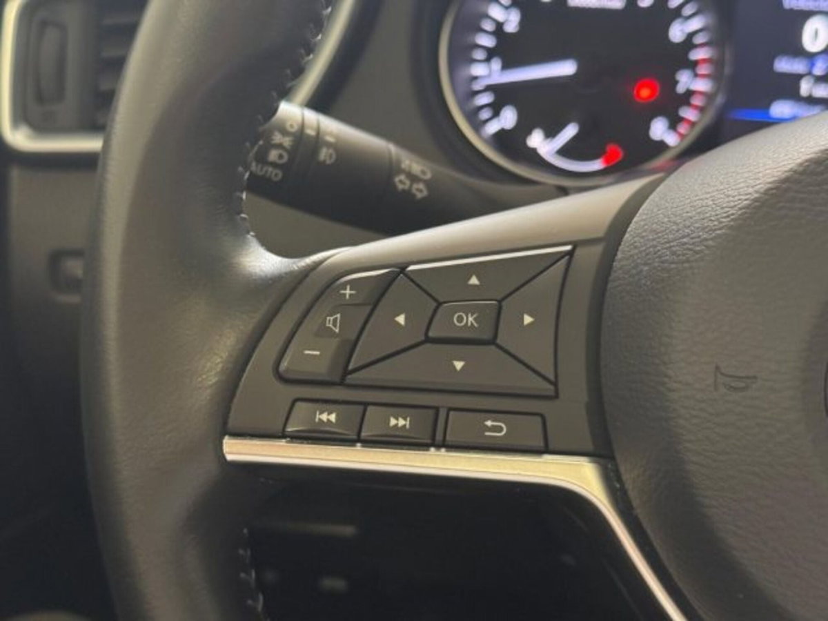 Nissan Qashqai 1.3 DIG-T 140 CV N-Connecta (19)