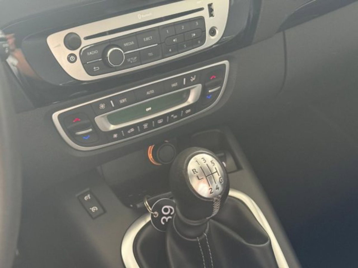 Renault Scenic E-Tech Electric 1.5 dCi 110CV Live (16)