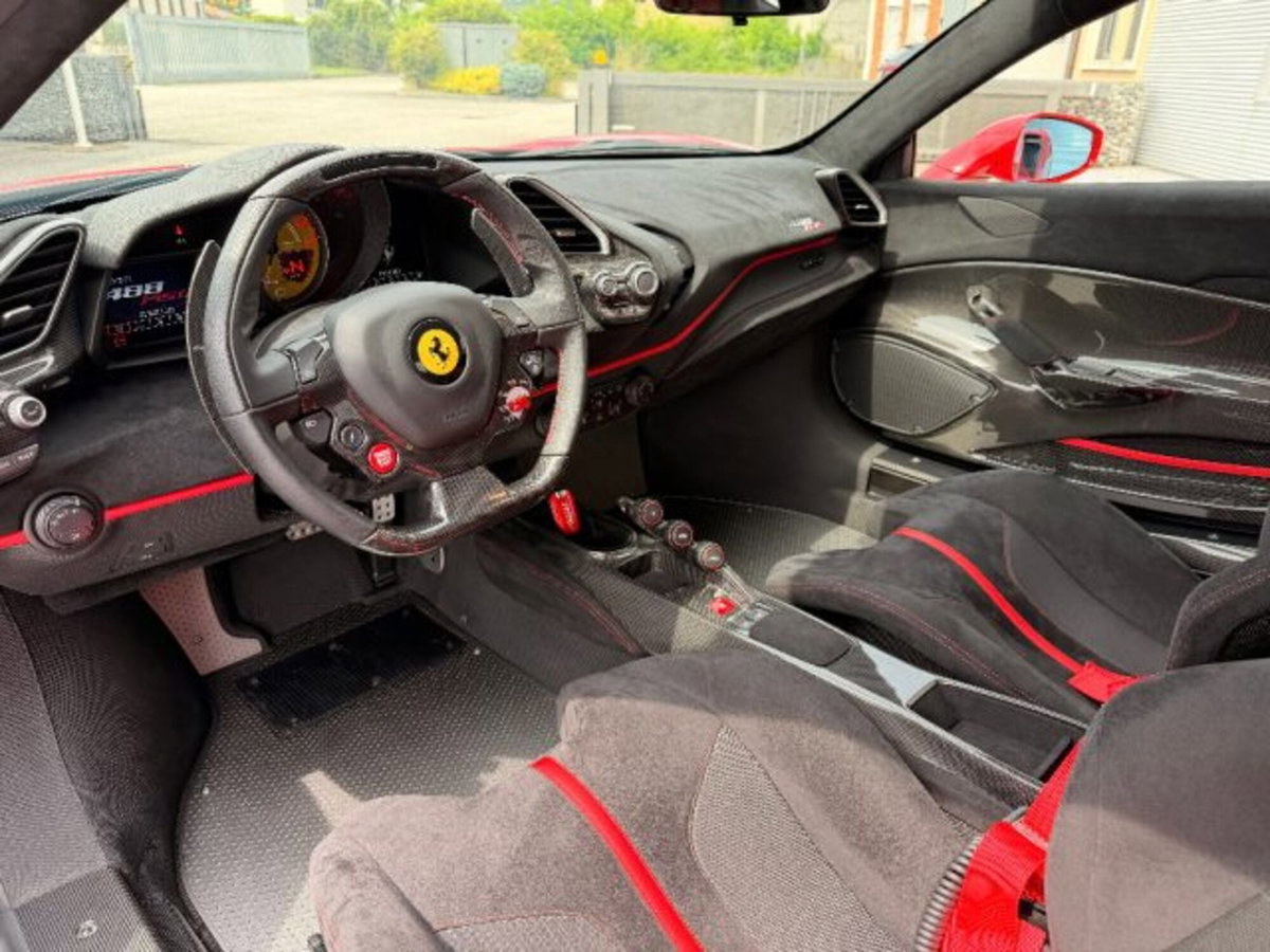Ferrari 488 Coupé 488 Pista (14)