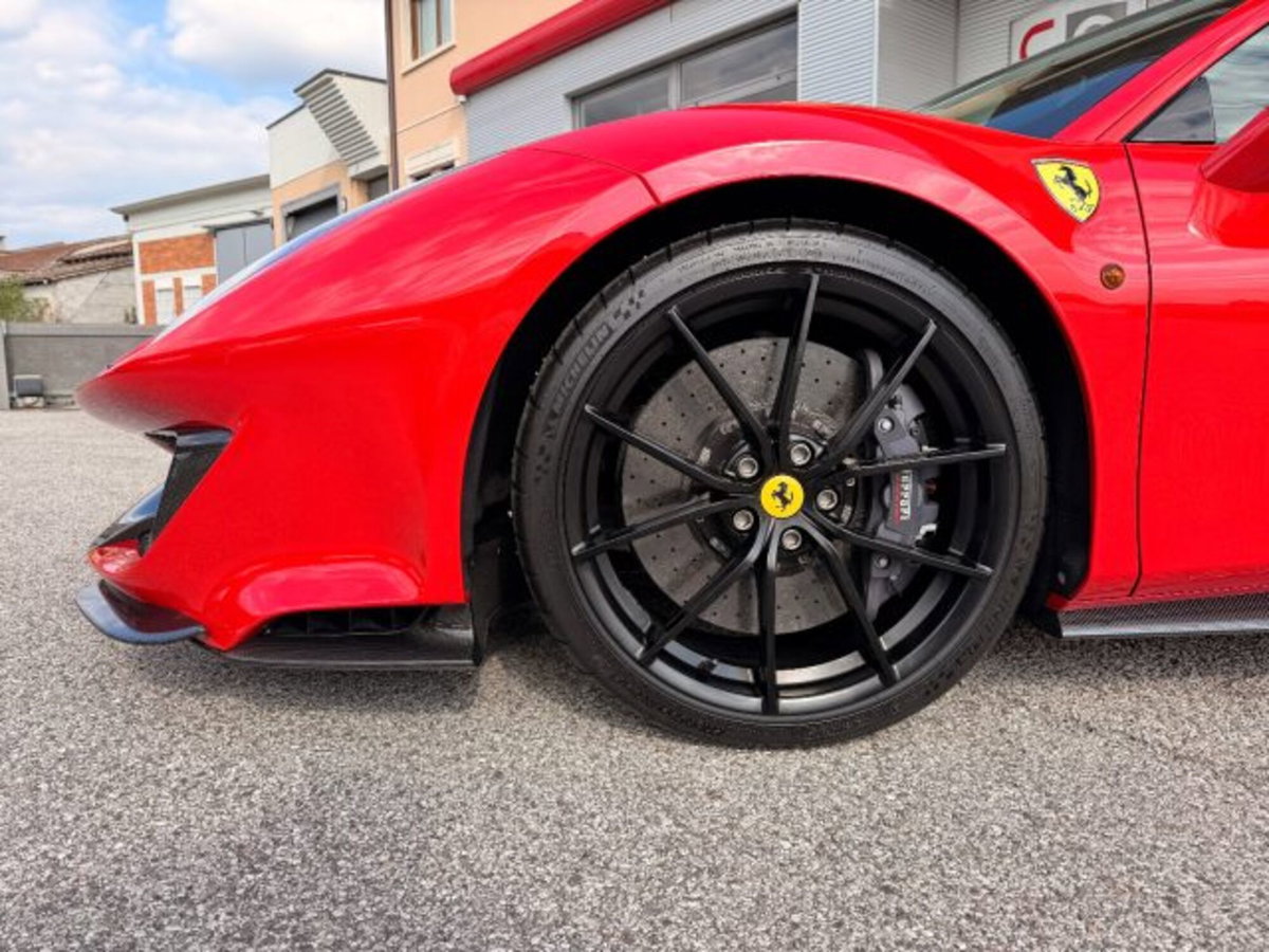 Ferrari 488 Coupé 488 Pista (4)