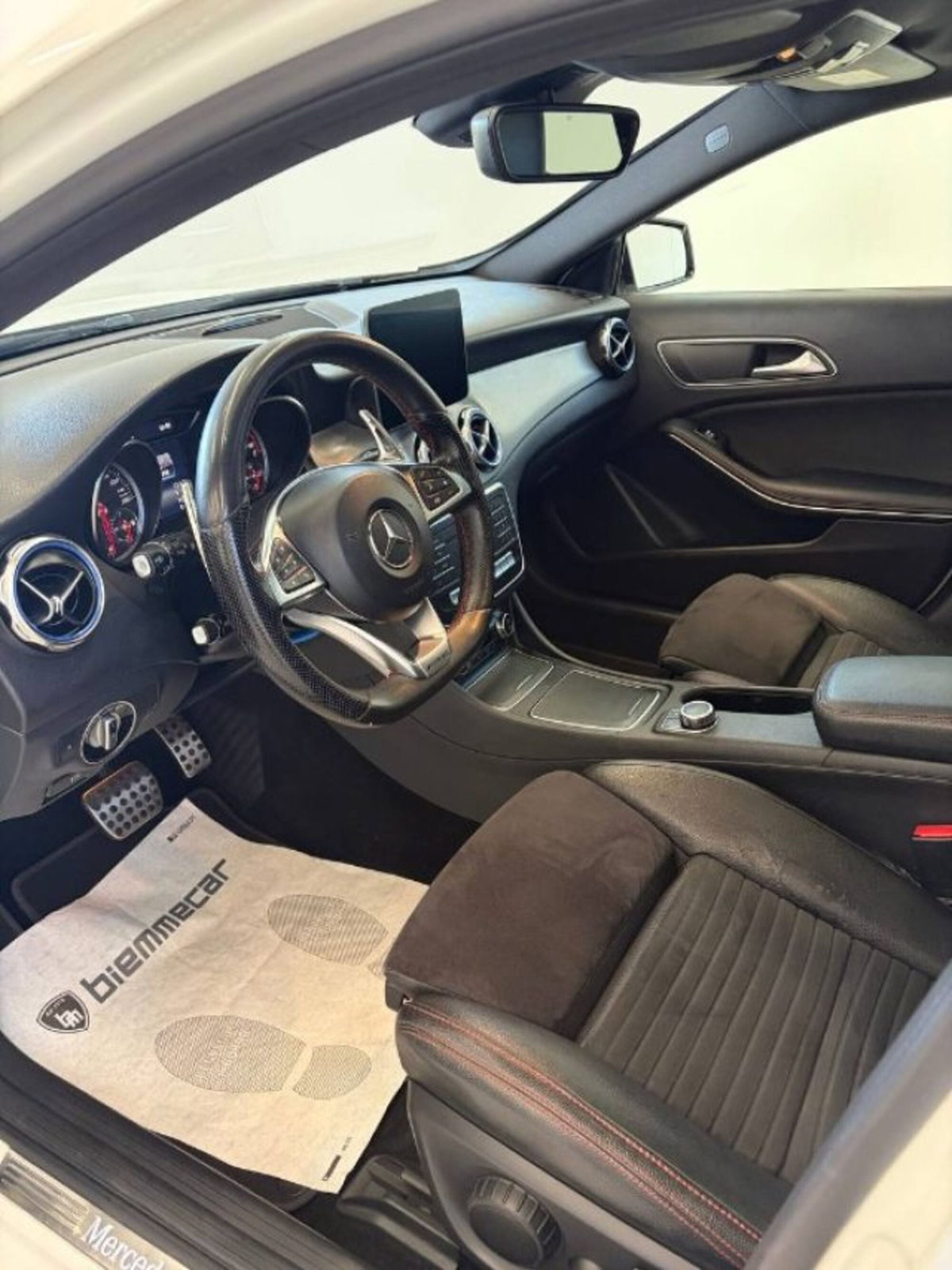 Mercedes-Benz GLA SUV 200 d Automatic 4Matic Premium (15)