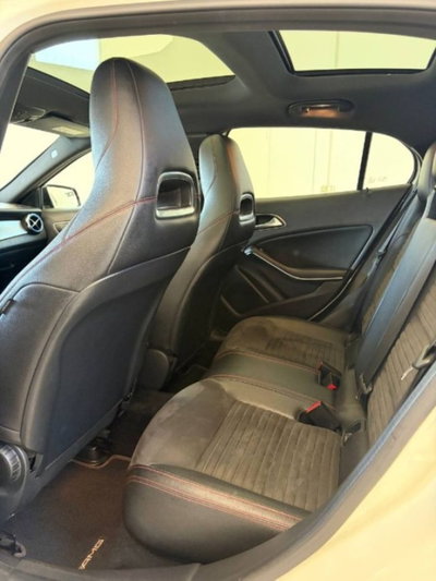 Mercedes-Benz GLA SUV 200 d Automatic 4Matic Premium (17)