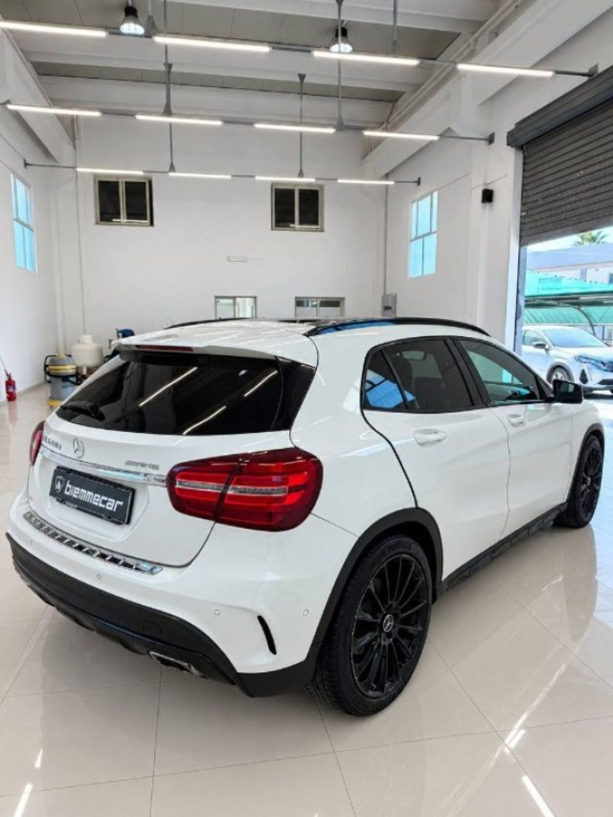 Mercedes-Benz GLA SUV 200 d Automatic 4Matic Premium (3)