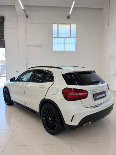 Mercedes-Benz GLA SUV 200 d Automatic 4Matic Premium (4)