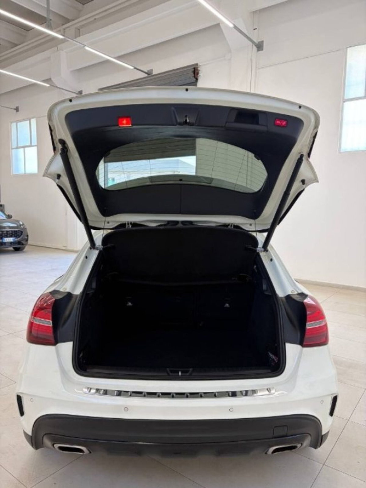 Mercedes-Benz GLA SUV 200 d Automatic 4Matic Premium (7)