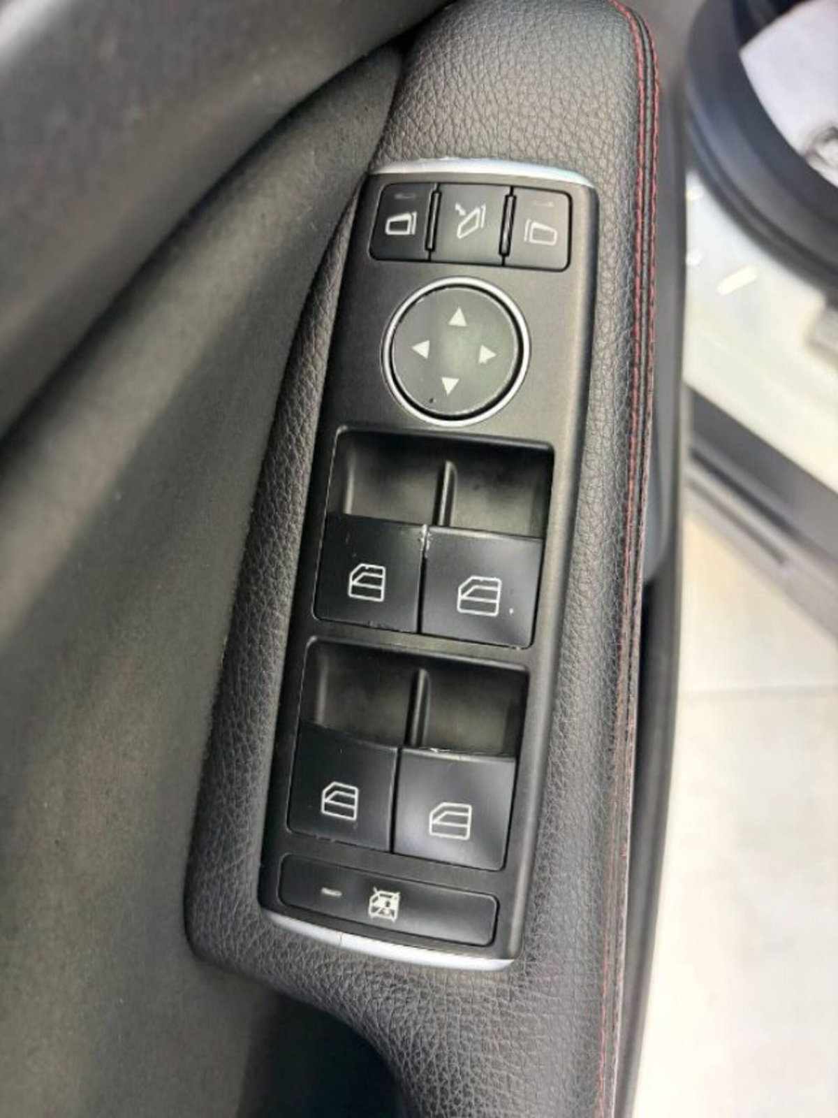 Mercedes-Benz GLA SUV 200 d Automatic 4Matic Premium (8)