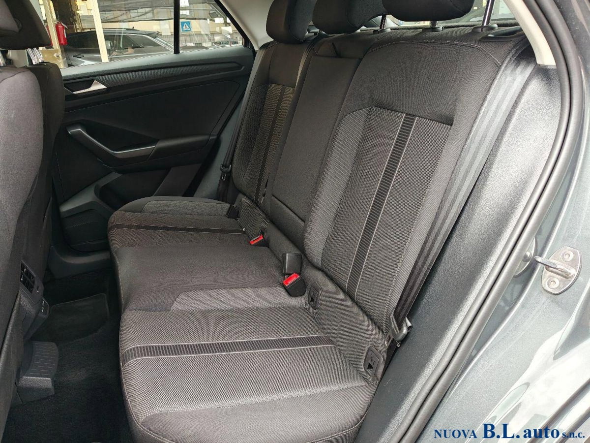 Volkswagen T-Roc 1.5 tsi Style dsg (9)