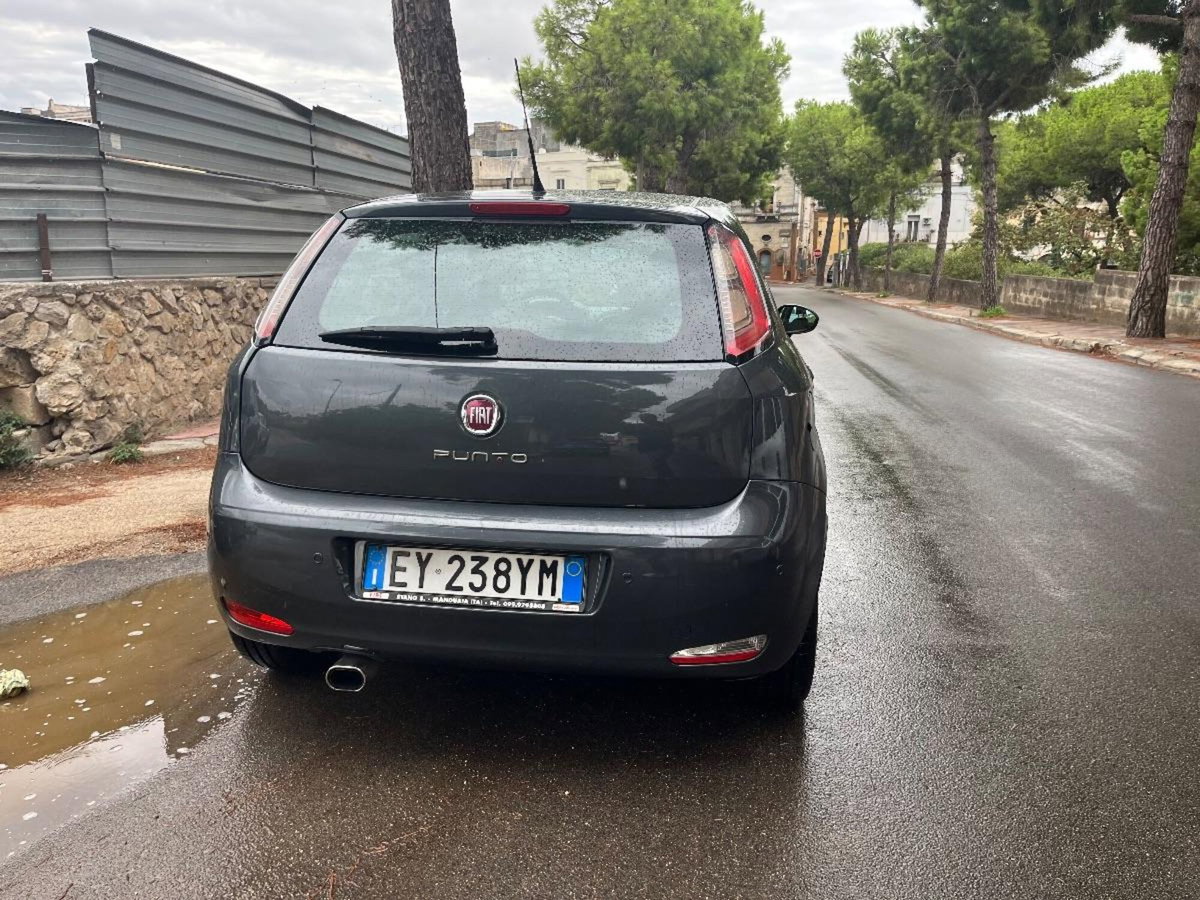 Fiat Punto 1.3 MJT II 75 CV 5 porte Young (5)