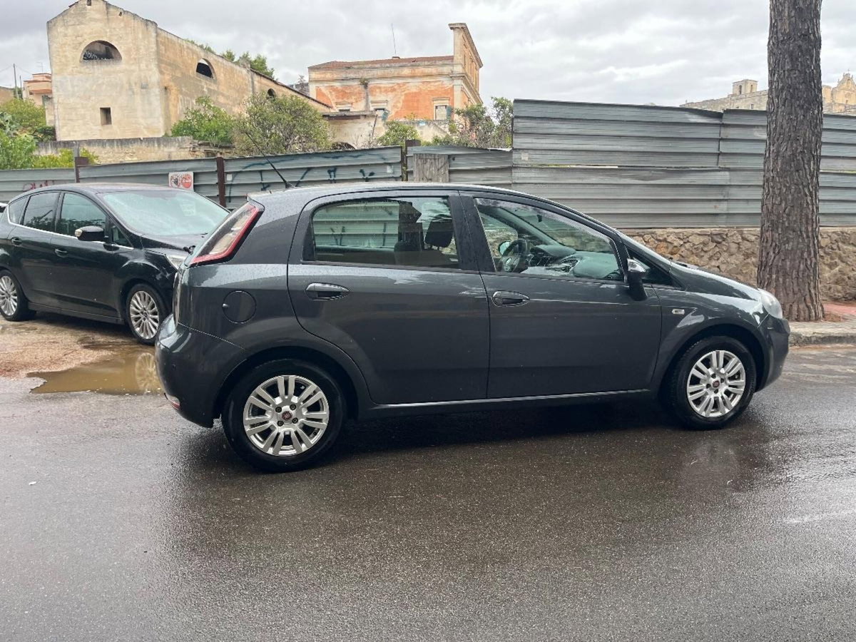 Fiat Punto 1.3 MJT II 75 CV 5 porte Young (6)