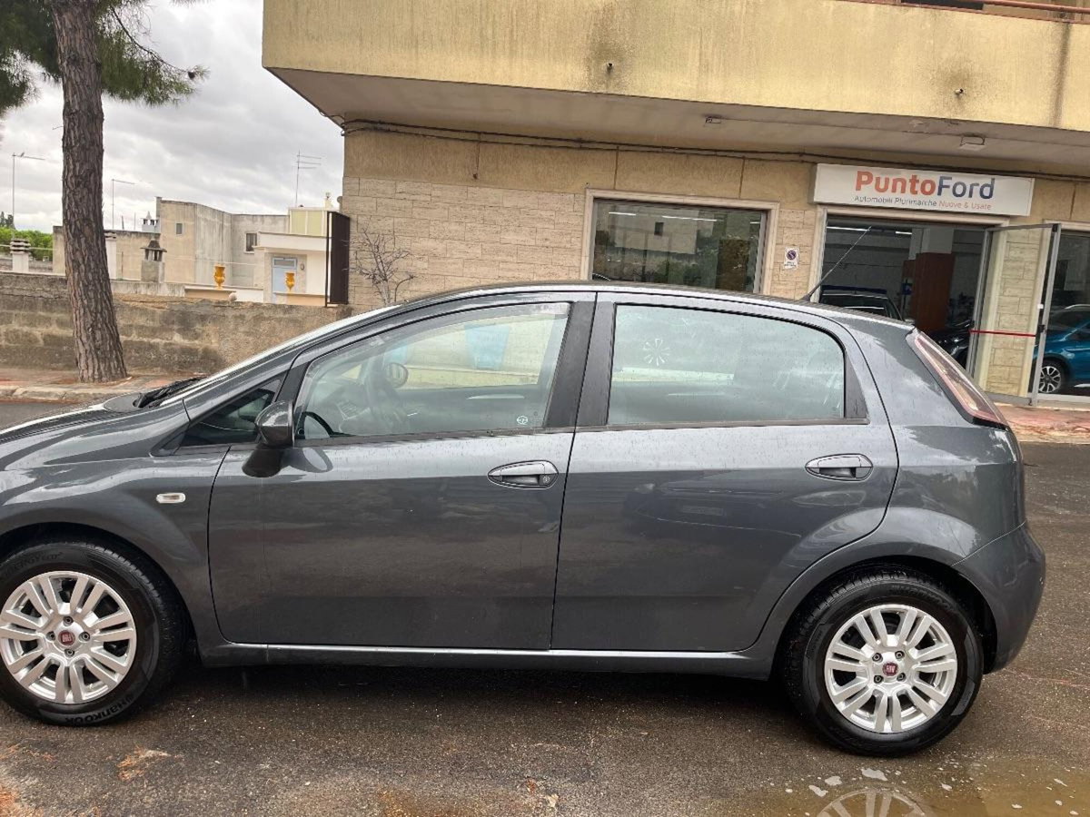 Fiat Punto 1.3 MJT II 75 CV 5 porte Young (9)