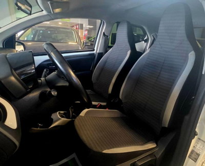 Toyota Aygo 1.0 VVT-i 72 CV 5 porte x-play (10)