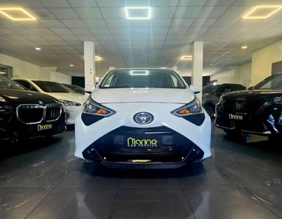 Toyota Aygo 1.0 VVT-i 72 CV 5 porte x-play (2)