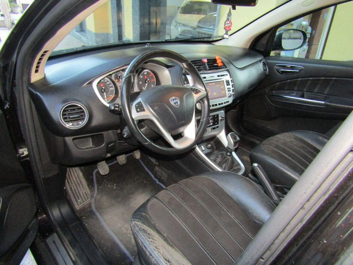 Lancia Delta 1.6 MJT DPF Gold (6)