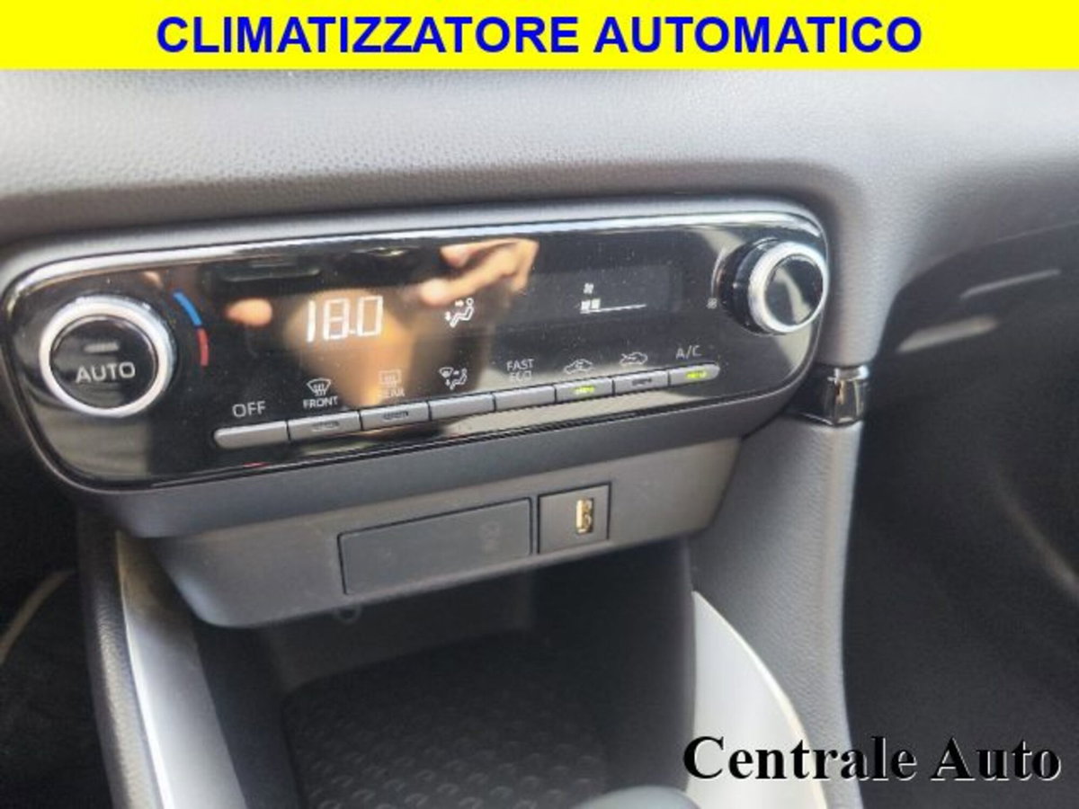 Toyota Yaris 1.5 Hybrid 5 porte Lounge (14)