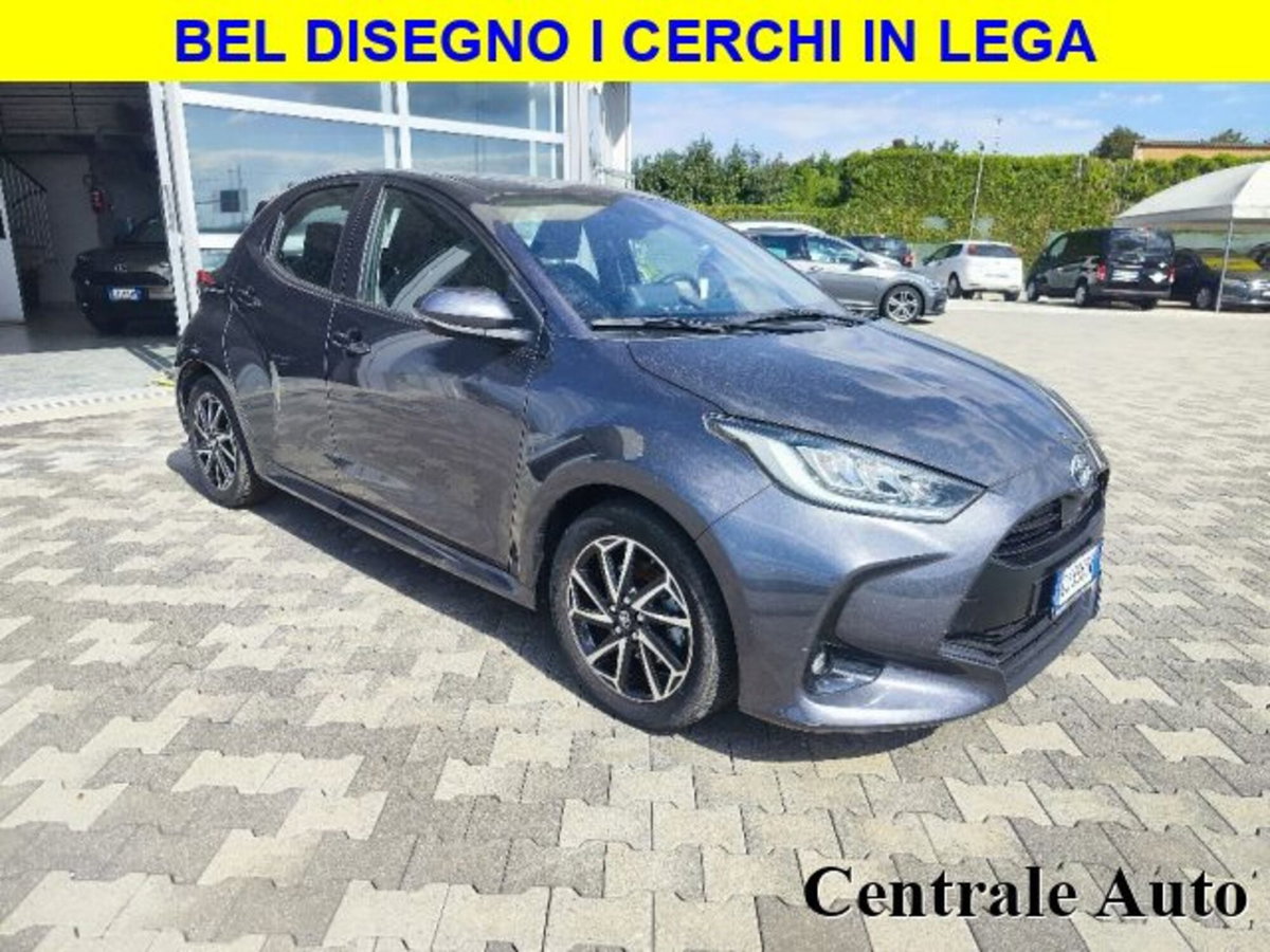 Toyota Yaris 1.5 Hybrid 5 porte Lounge (3)