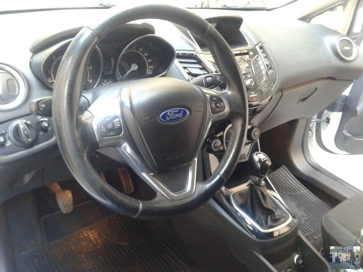 Ford Fiesta 1.6 TDCi 95CV 3 porte Titanium (9)