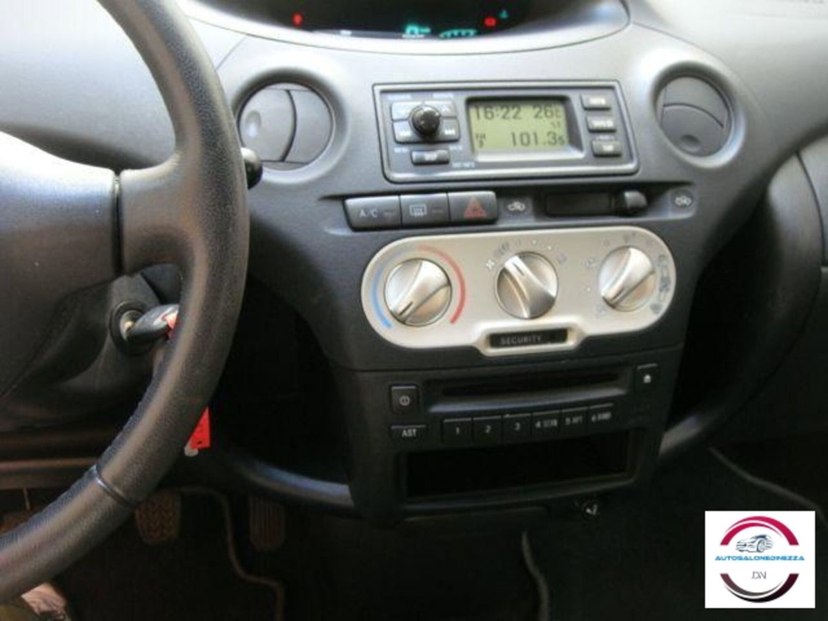 Toyota Yaris 16V cat 5 porte aut. Sol (11)