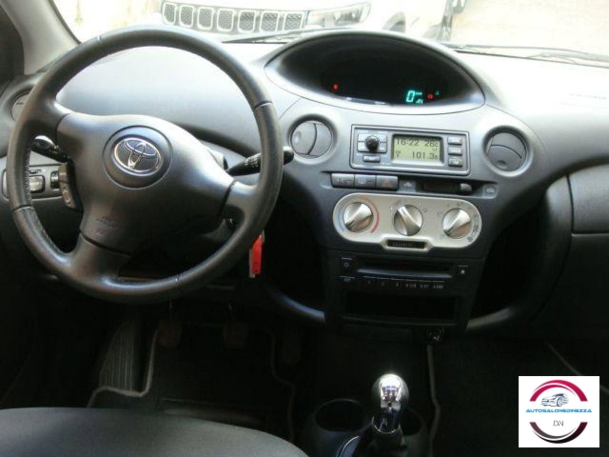 Toyota Yaris 16V cat 5 porte aut. Sol (7)