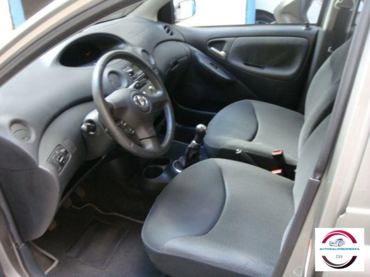 Toyota Yaris 16V cat 5 porte aut. Sol (8)