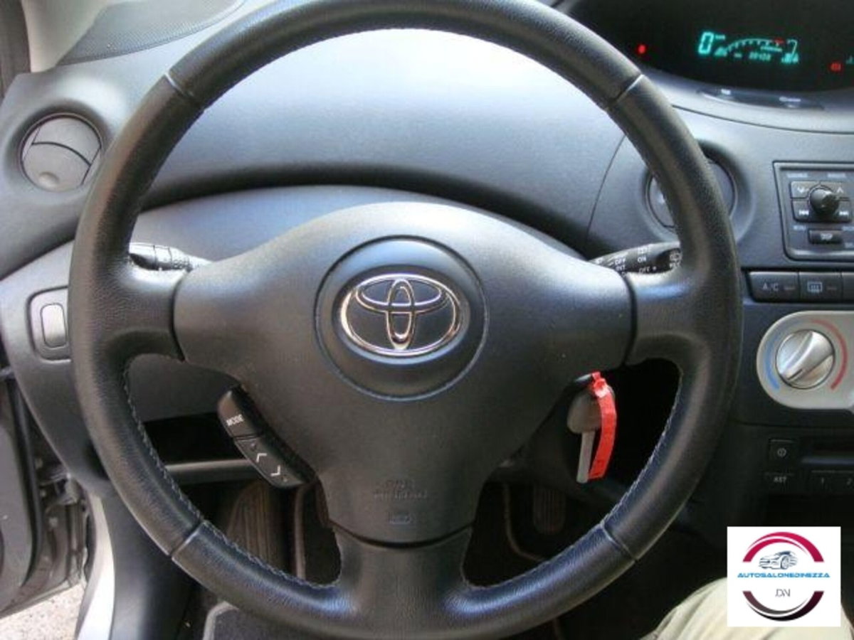 Toyota Yaris 16V cat 5 porte aut. Sol (9)