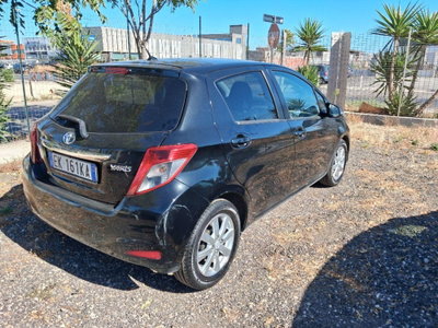 Toyota Yaris 1.D-4D 5 porte Active (10)