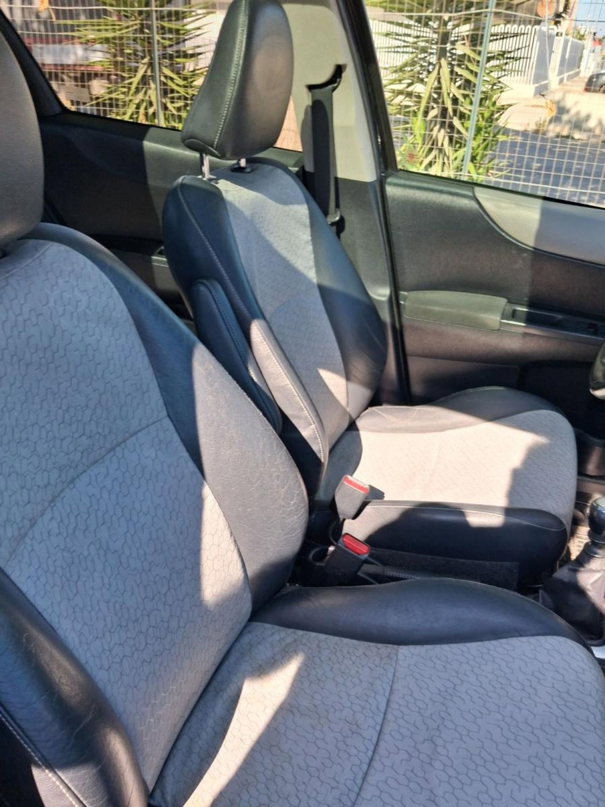 Toyota Yaris 1.D-4D 5 porte Active (12)