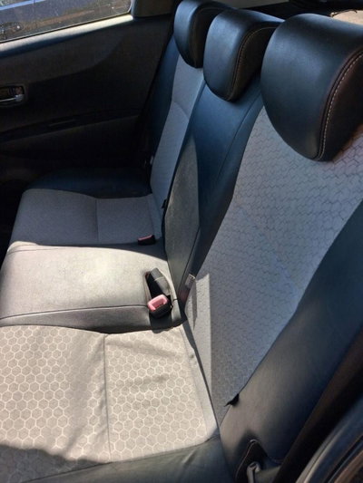 Toyota Yaris 1.D-4D 5 porte Active (14)