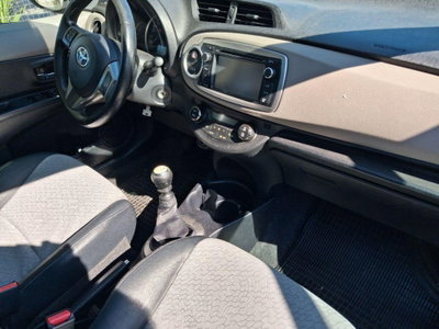 Toyota Yaris 1.D-4D 5 porte Active (16)