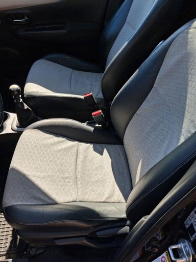 Toyota Yaris 1.D-4D 5 porte Active (17)