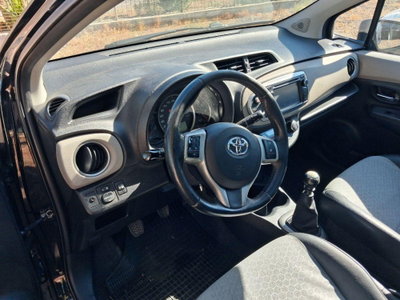 Toyota Yaris 1.D-4D 5 porte Active (19)
