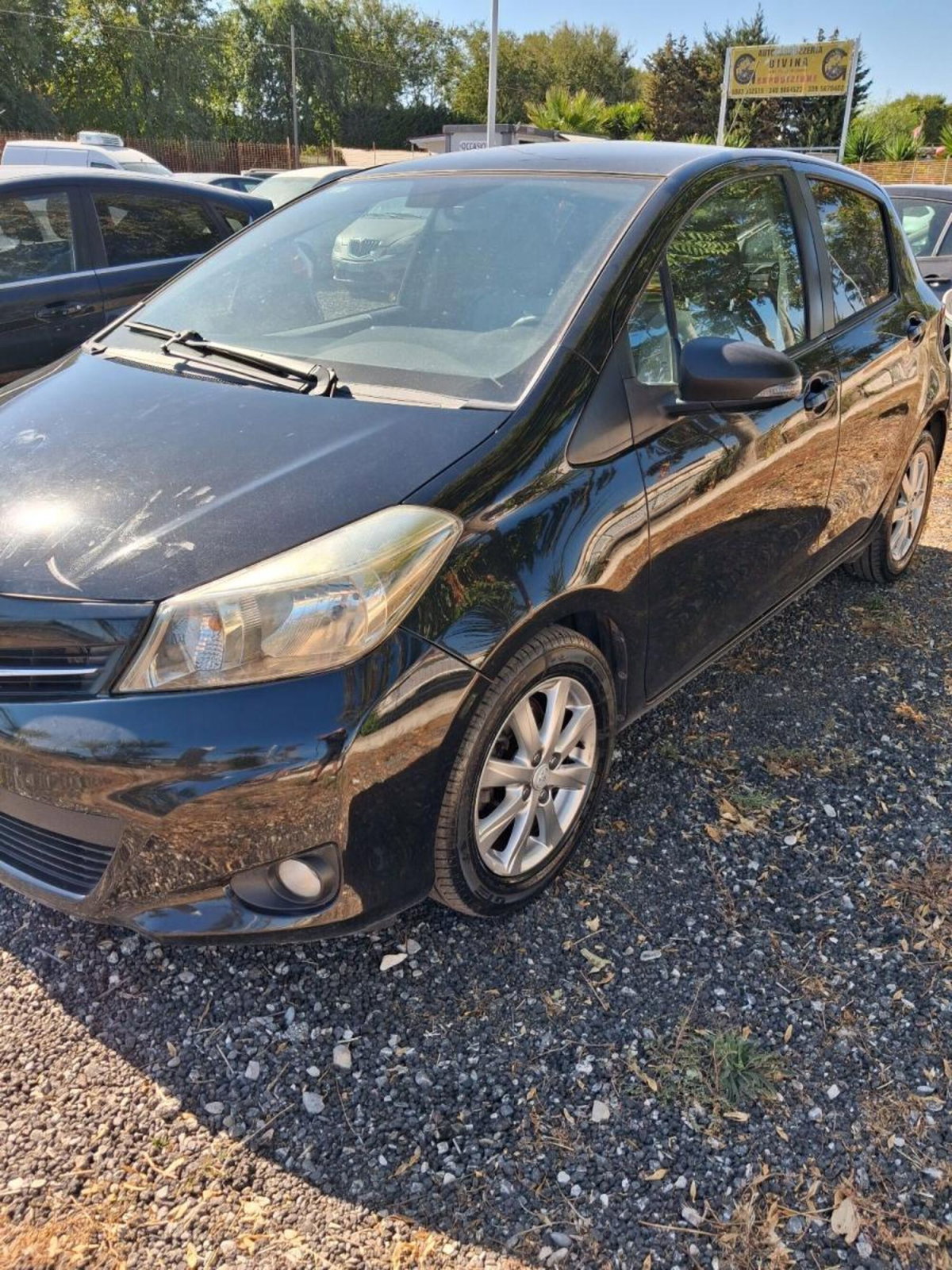 Toyota Yaris 1.D-4D 5 porte Active (2)