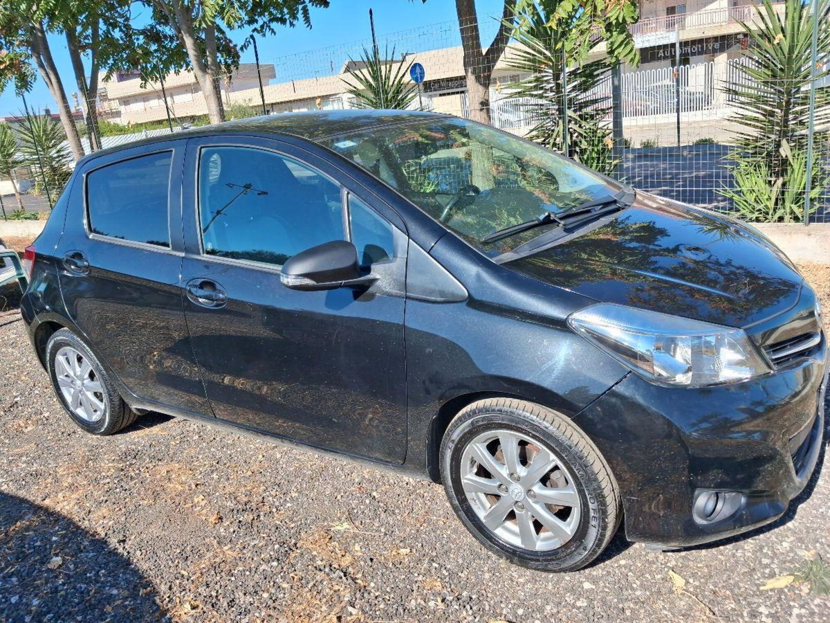 Toyota Yaris 1.D-4D 5 porte Active (3)