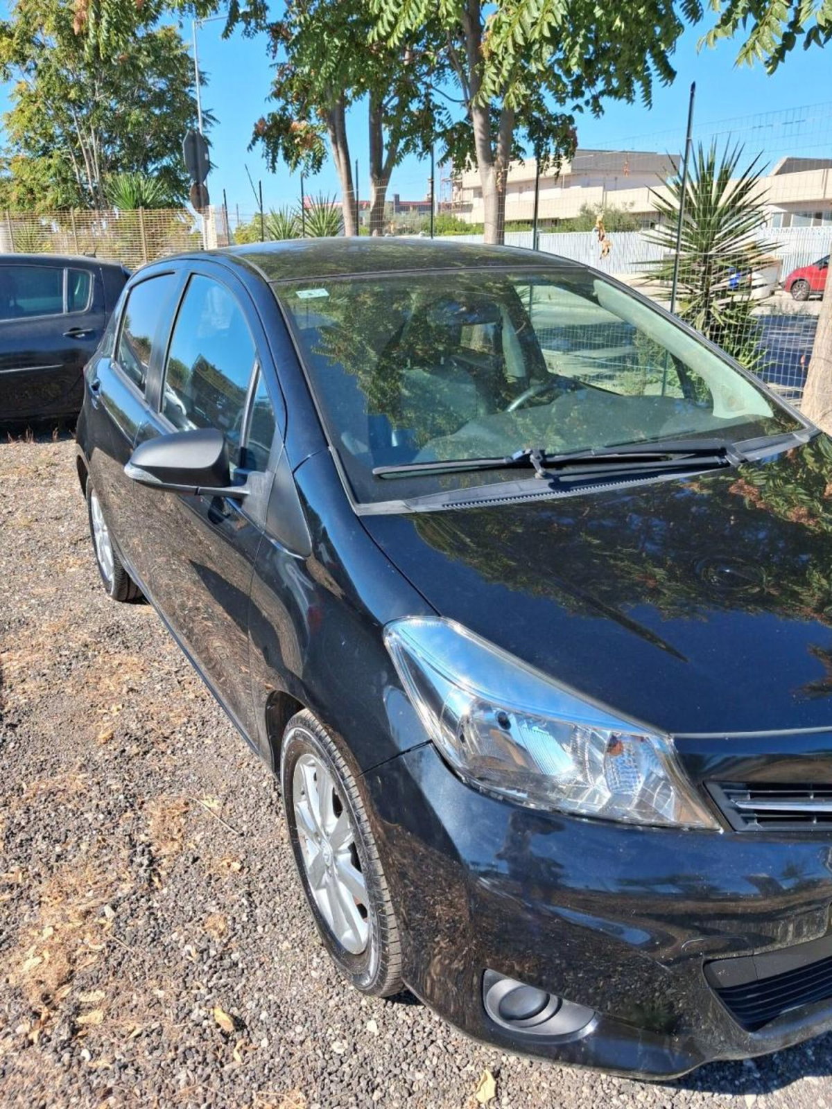 Toyota Yaris 1.D-4D 5 porte Active (4)
