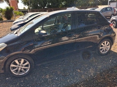 Toyota Yaris 1.D-4D 5 porte Active (5)