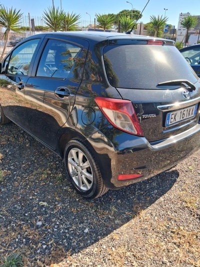 Toyota Yaris 1.D-4D 5 porte Active (6)